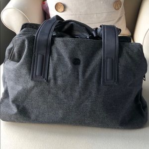 LIKE NEW LULULEMON Gray Quilter Go Getter Bag